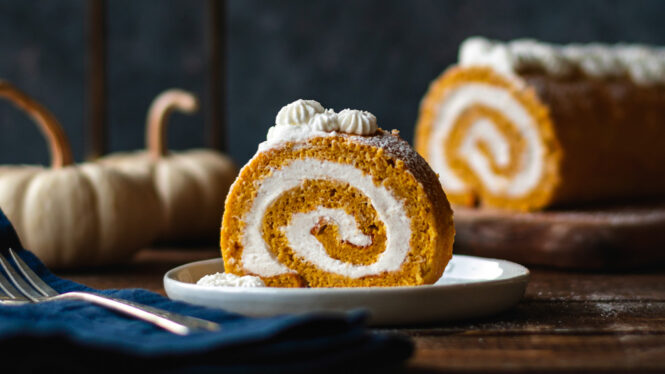 pumpkin roll cake