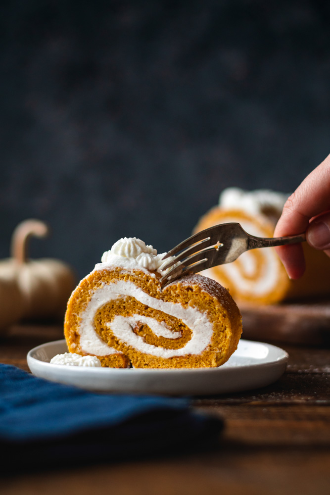 pumpkin roll cake