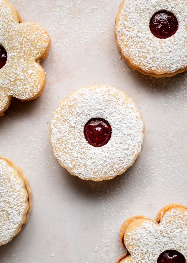linzer cookies with raspberry jam filling