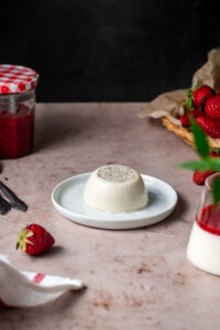 vanilla bean panna cotta with strawberry sauce