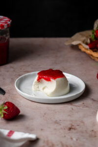 vanilla bean panna cotta with strawberry sauce